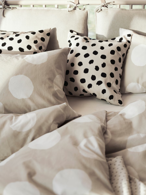 oddny-cushion-cover-off-white-dot-pattern-black__1122822_ph185704_s5